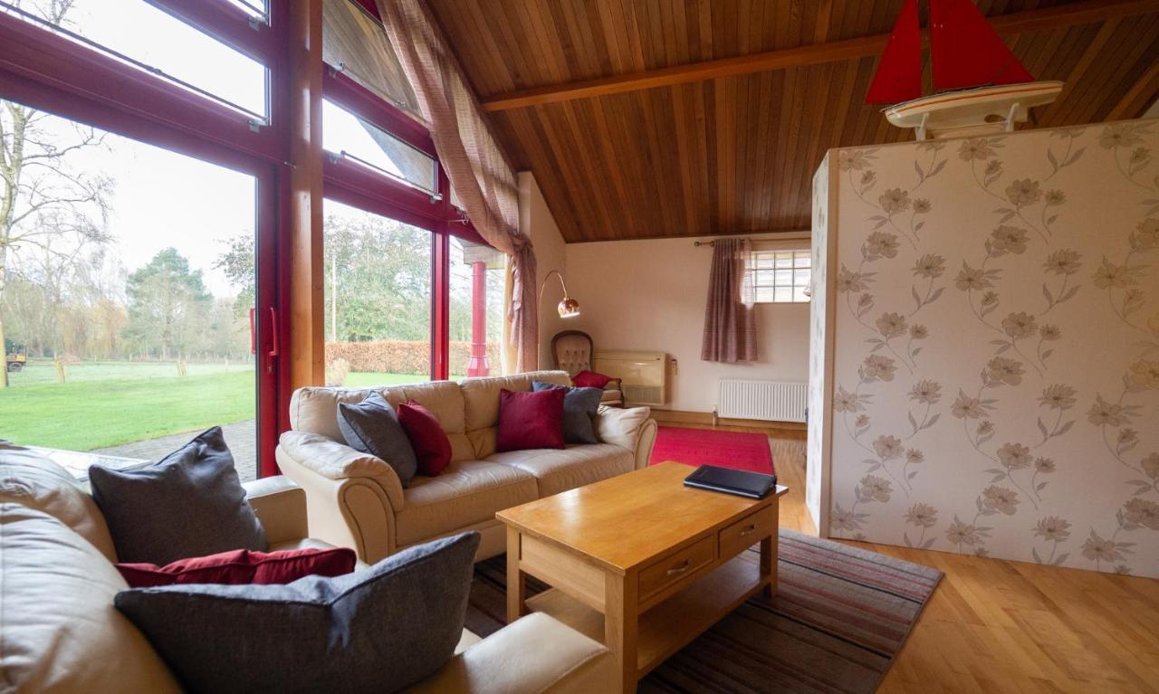 Surlingham Lodge Studio Large Family Cottage NWI Exteriér fotografie